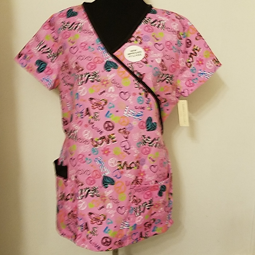 Scrub top sz L Bobbie Brooks peace love hearts